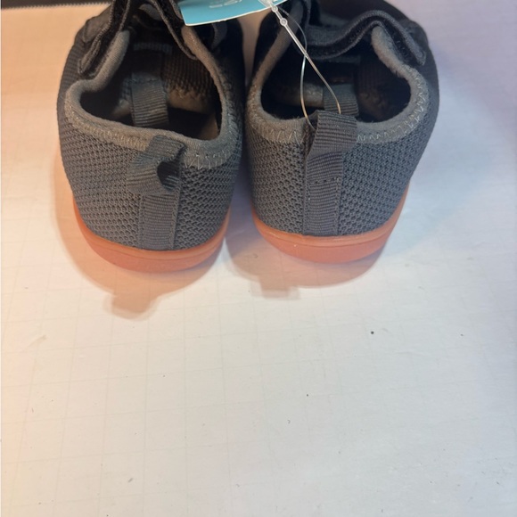 New toddler wide walking shoes - Picture 5 of 6